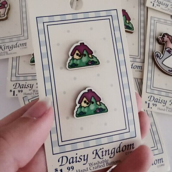 Mixed Lot of Daisy Kingdom Vintage Wooden Buttons 35 Total, NOS Cute Houses Bear - Picture 3 of 4